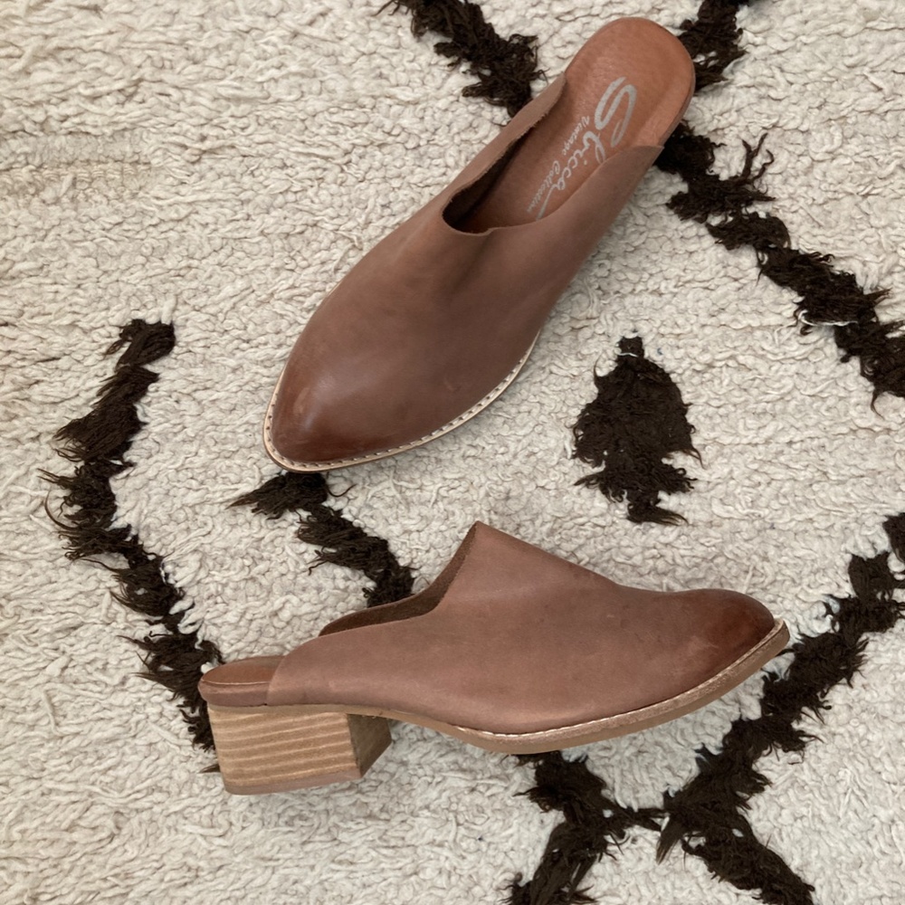 Sbicca Barrington Leather Mules Slip-On